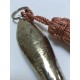 Porte clé poisson en métal argenté et pompon rose