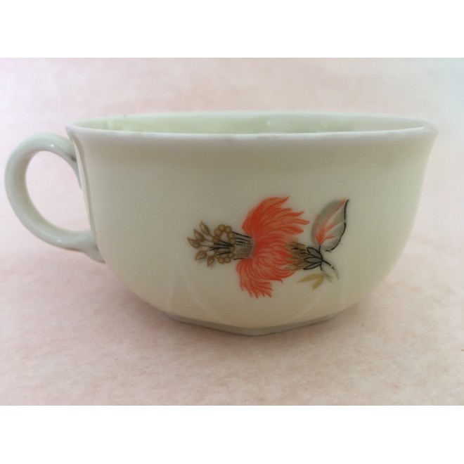 petite tasse en porcelaine vintage