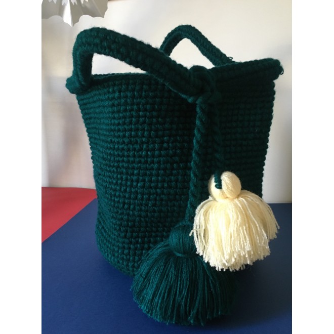 Grand panier en laine vert avec pompon