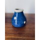 Petit vase en céramique bleu à pois