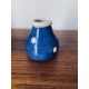 Petit vase en céramique bleu à pois