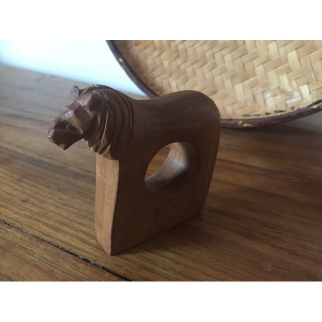 Rond de serviette vintage en bois figurine Lion