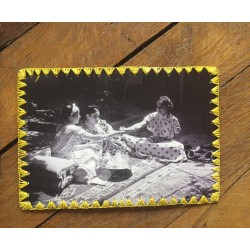 Carte postale noir&blanc bords brodés l'heure du thé